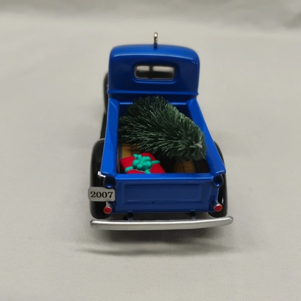 Hallmark Ornament 1947 Chevrolet Pickup #13 Series All-American‎ Trucks 2007